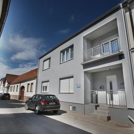 Zentrum 2 Moerbisch 莫比斯希安西 外观 照片